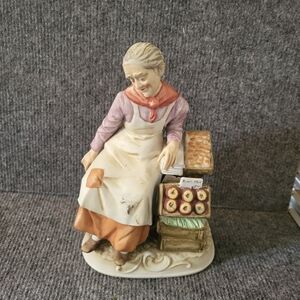 CAPODIMONTE BRUNO MERLI FIGURINE woman with fruit